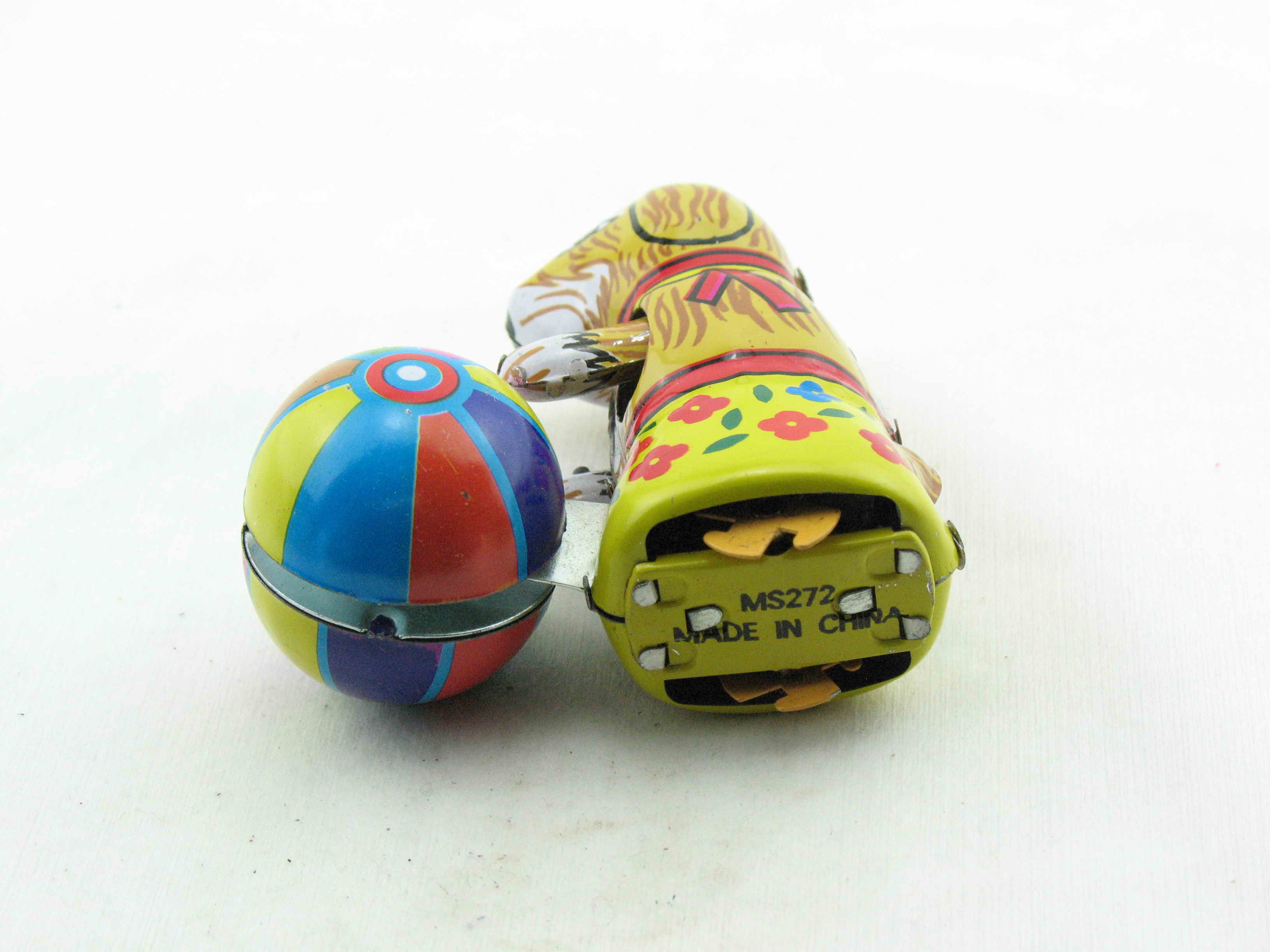Blechspielzeug - Hund mit Ball
