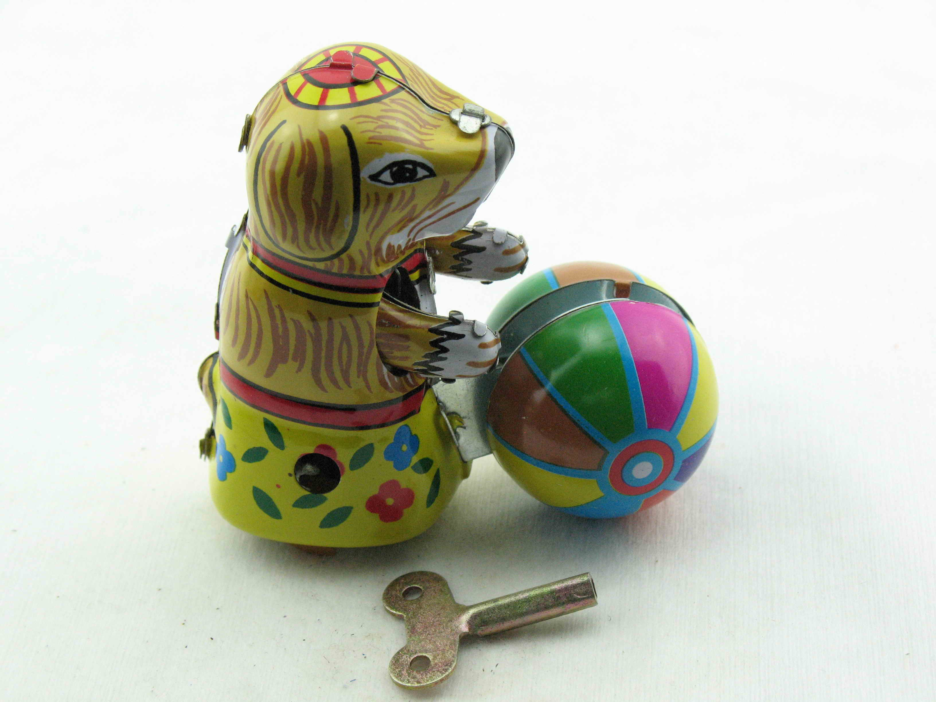 Blechdeko Hund mit Ball Nostalgisches Blechspielzeug 