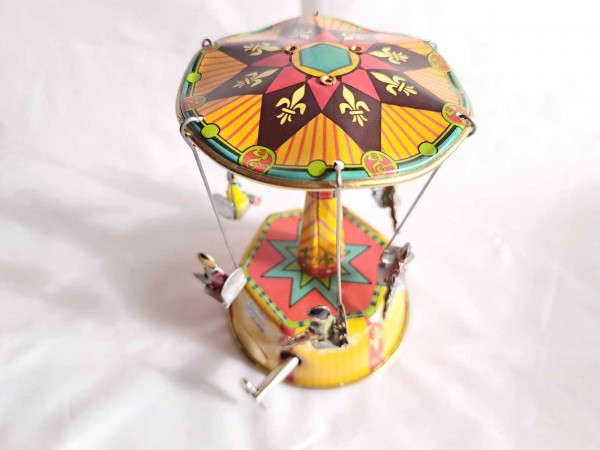 Blechspielzeug - Dachkarussell mit Musikspieluhr: LA VIE EN ROSE